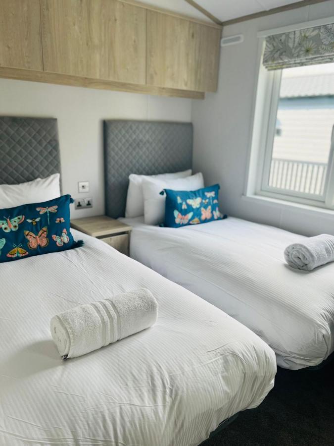 Honey Bee Lodge With Hot Tub ヨーク エクステリア 写真