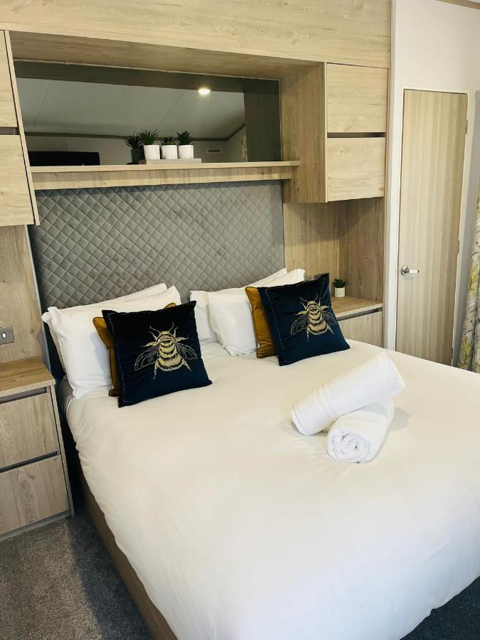 Honey Bee Lodge With Hot Tub ヨーク エクステリア 写真