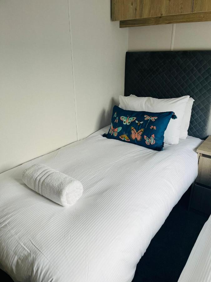 Honey Bee Lodge With Hot Tub ヨーク エクステリア 写真