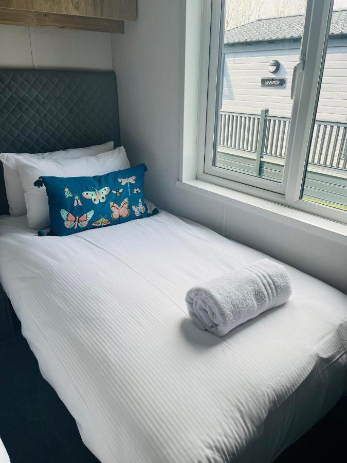 Honey Bee Lodge With Hot Tub ヨーク エクステリア 写真