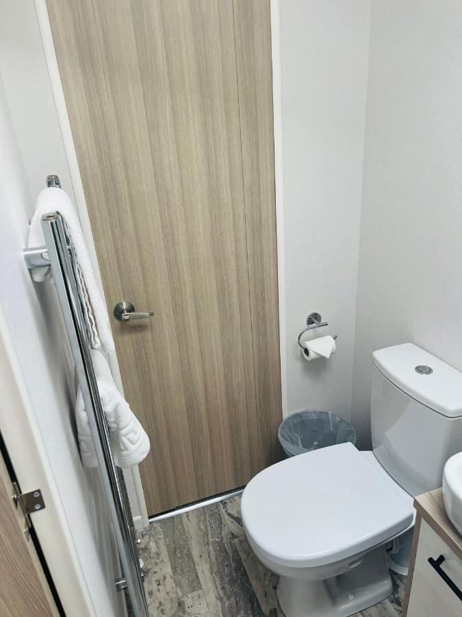 Honey Bee Lodge With Hot Tub ヨーク エクステリア 写真