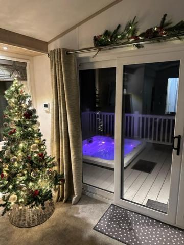 Honey Bee Lodge With Hot Tub ヨーク エクステリア 写真